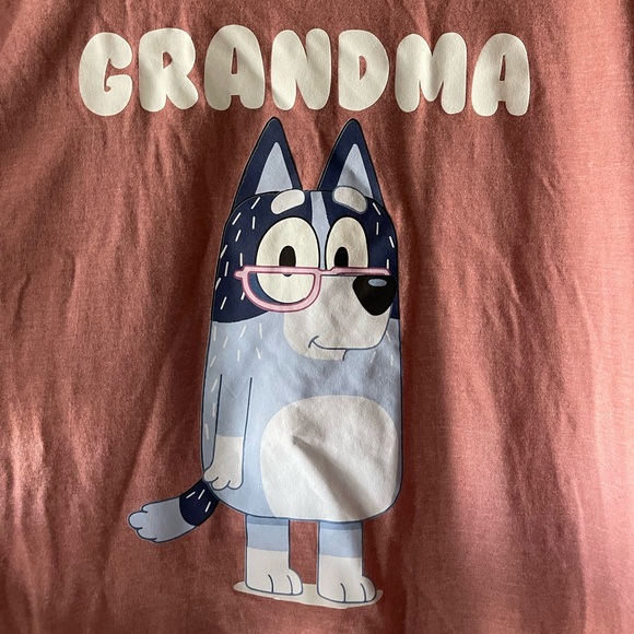 Bluey “Grandma” tshirt, Mauve size XL - Picture 2 of 3